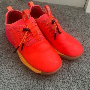 Neon orange Cloves nursing shoes